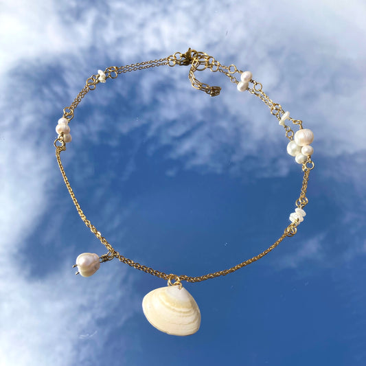 Graceful Clam Necklace